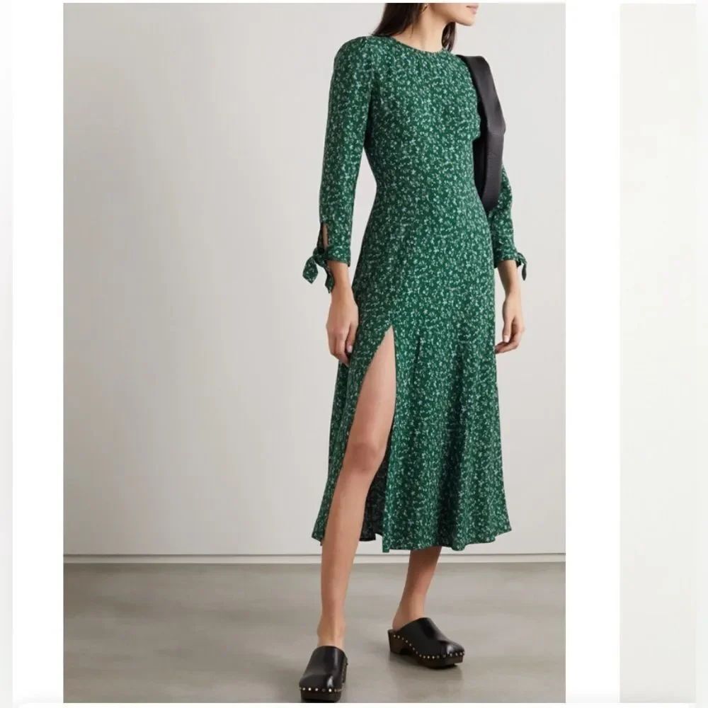 Size 4 Reformation Zelda Long
Tie Sleeve Midi Dress by Anthropologie Green